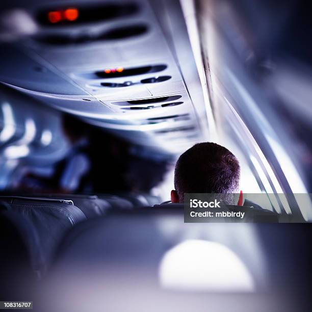 Voar De Avião - Fotografias de stock e mais imagens de Avião - Avião, Hora de ponta - Papel Humano, Interior