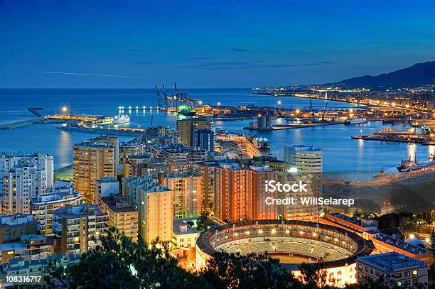 Vista De Málaga No Crepúsculo - Fotografias de stock e mais imagens de Andaluzia - Andaluzia, Ao Ar Livre, Cidade