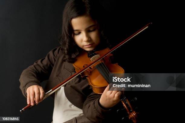 Niñas Violinista Foto de stock y más banco de imágenes de Música clásica - Música clásica, Niño, 10-11 años