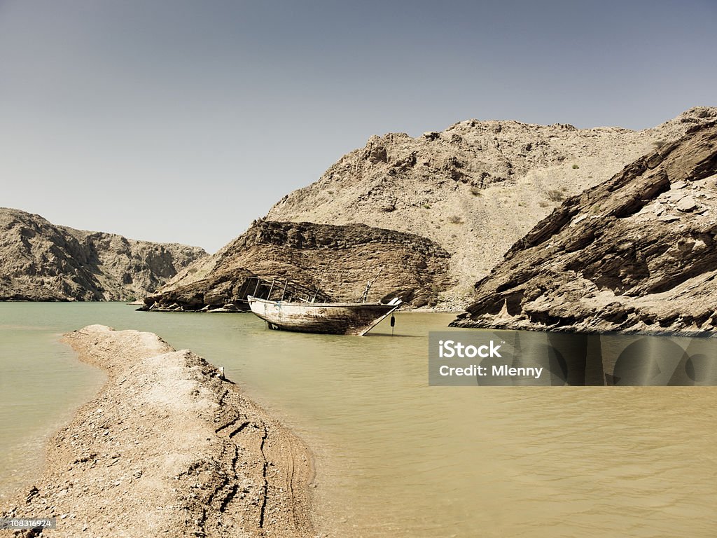 Bloqué Dhow traditionnel Épave Oman - Photo de A l'abandon libre de droits