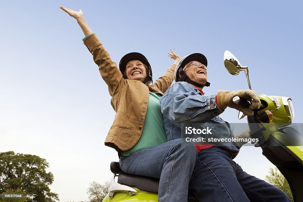 Scooter de equitação Senior Casal - Royalty-free Motorizada Foto de stock