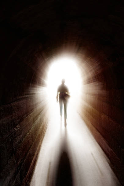túnel da luz - afterlife imagens e fotografias de stock