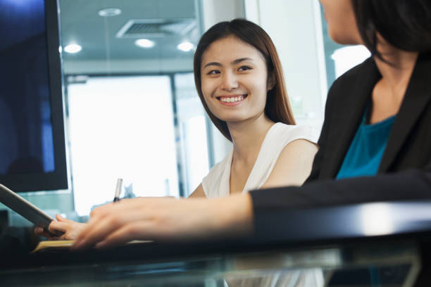 istock Chinese businesswomen working in office 1083200572