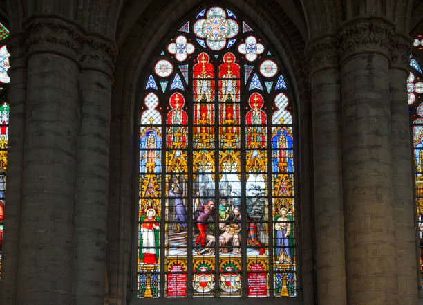 stained glass scene - brussels basilica imagens e fotografias de stock