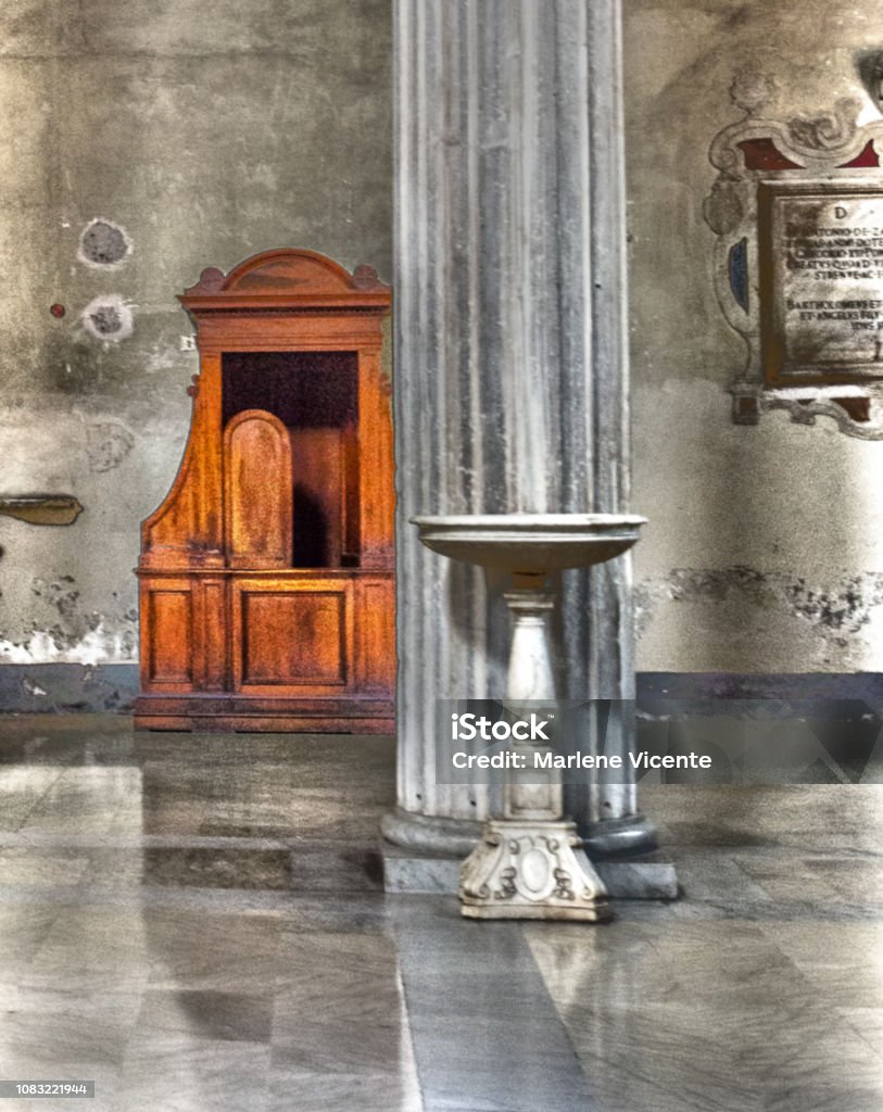 Italia Pila Bautismal Y El Confesionario De La Iglesia Católica En La Ciudad De Roma Imagen Hdr Foto de stock y más banco de imágenes de Arqueología - iStock Italia Pila Bautismal Y El Confesionario De La Iglesia Católica En La Ciudad De Roma Imagen Hdr Foto de stock y más banco de imágenes de Arqueología - iStock