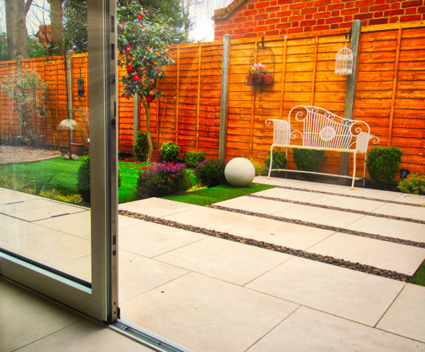 istock Inside outside living - an adapted coach house 1083266694