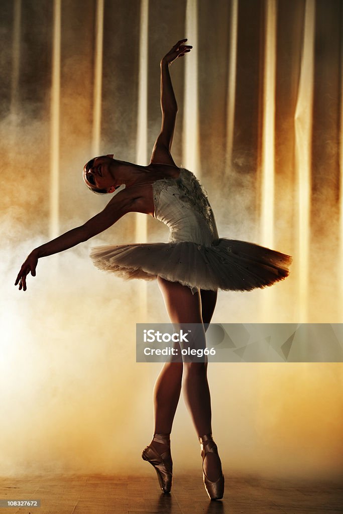 Classica Ballerino - Foto stock royalty-free di Danza classica