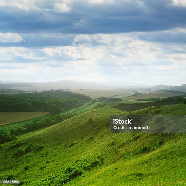 Green Hills - zdjęcia stockowe i więcej obrazów Bez ludzi - Bez ludzi, Chmura, Dzień