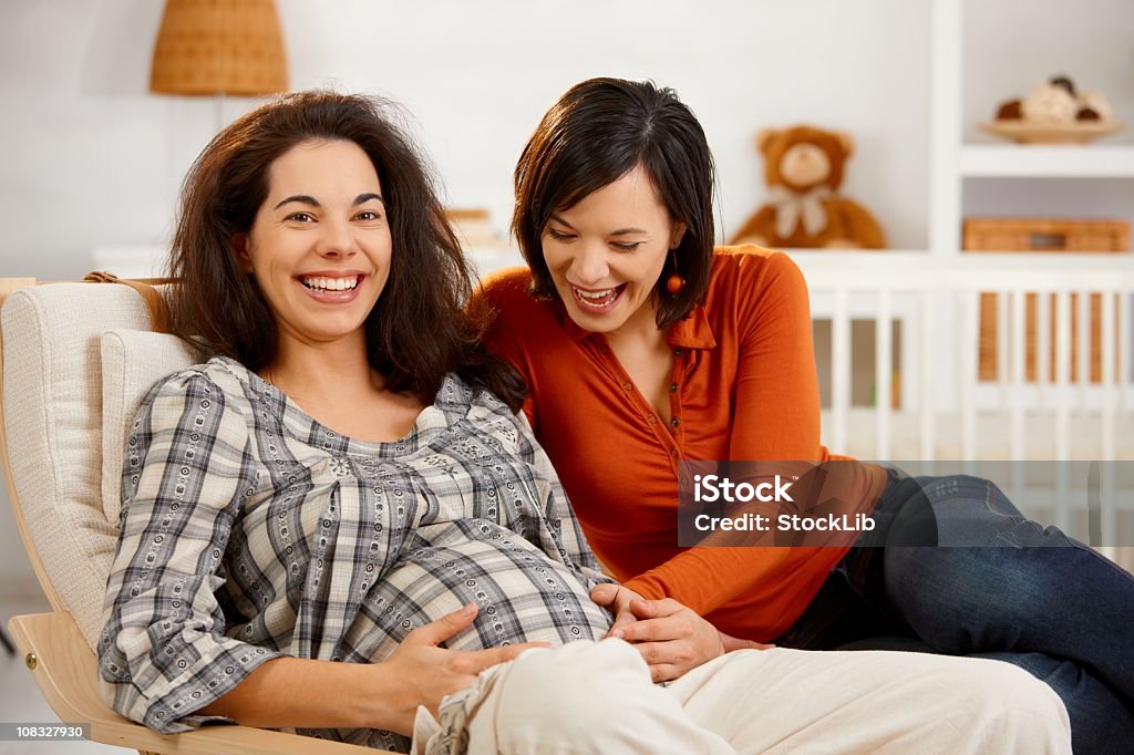 Irmã tocando grávida Barriga - Royalty-free 20-29 Anos Foto de stock