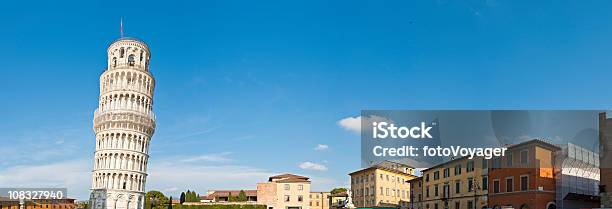 Photo libre de droit de Visite De La Tour Penchée De Pise Pendente Piazza Dei Miracoli Toscane Italie banque d'images et plus d'images libres de droit de Pise