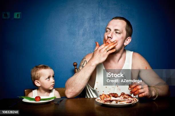 Injusto Foto de stock y más banco de imágenes de Comer - Comer, Ala de pollo, Injusticia