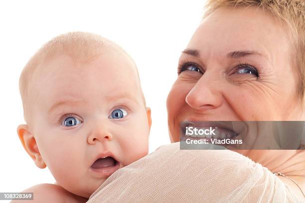 Bebê Com A Mãe - Fotografias de stock e mais imagens de Bebé - Bebé, De aparência caucasiana, Fundo Branco