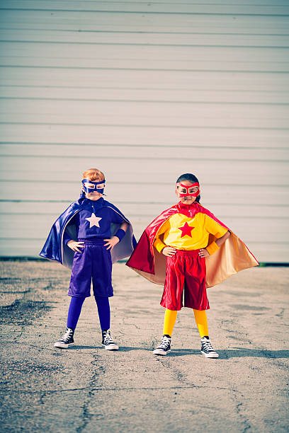 super dziewczyna zespołu - superhero child partnership teamwork zdjęcia i obrazy z banku zdjęć