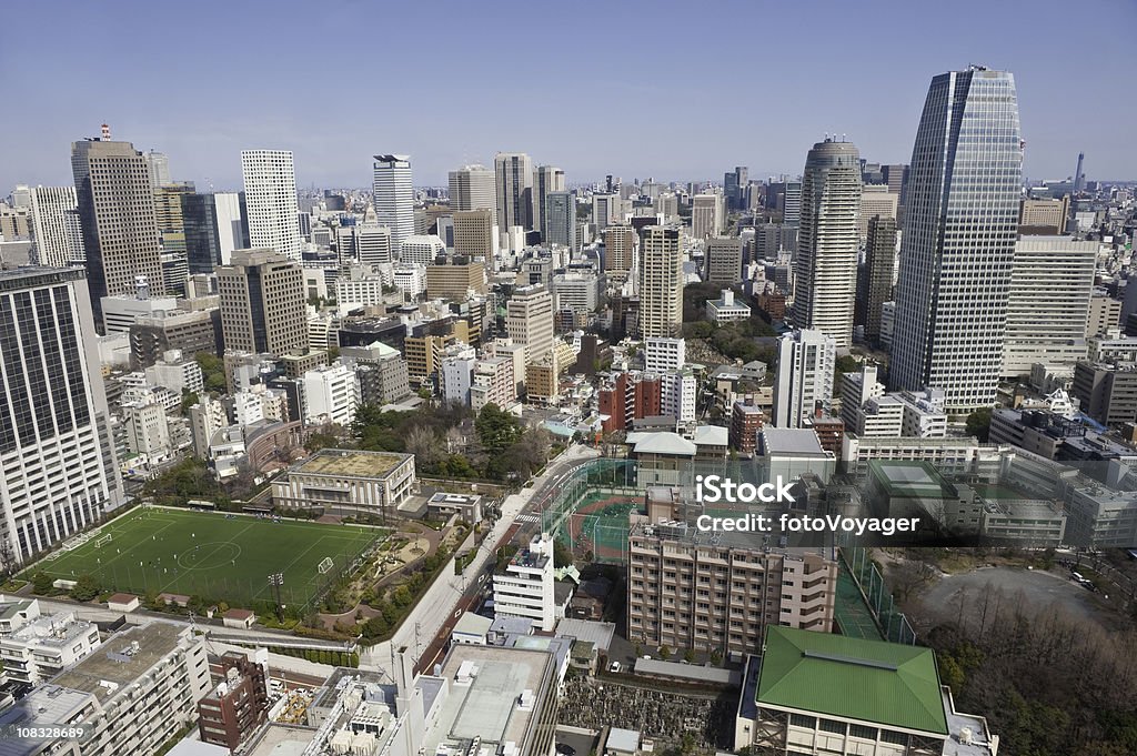 上空から見た東京の高層ビル街の眺めをもつアパートメント家、日本のオフィス - 東京のロイヤリティフリーストックフォト