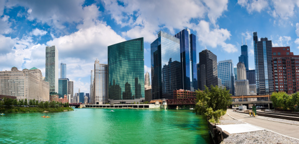 Chicago river and buildings in financial district. Stitched composite image.\n[url=/search/lightbox/6697961][IMG]http://farm3.static.flickr.com/2651/3807631533_7219cd7572.jpg[/IMG][/url]