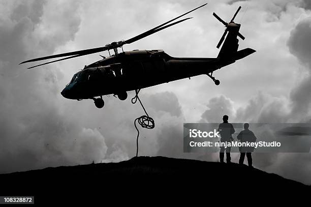 Helicóptero Militar Sida Army Soldiers Foto de stock y más banco de imágenes de Ejército del Aire - Ejército del Aire, Guerra, Helicóptero