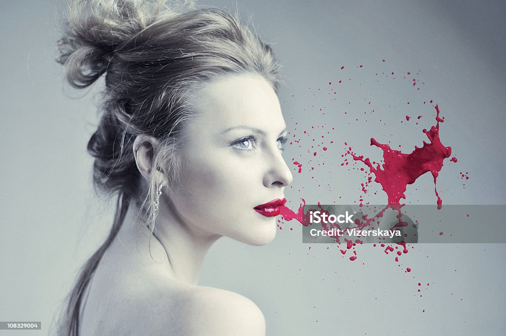 Rossetto rosso - Foto stock royalty-free di Donna seducente
