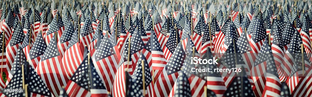 Memorial Day Flags - Foto stock royalty-free di US Memorial Day - Festa americana