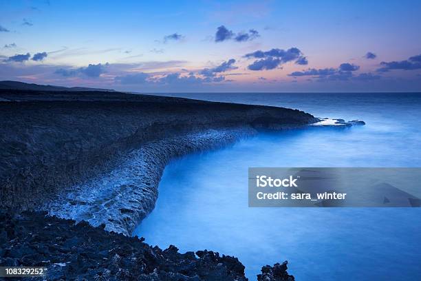 Rocky 해안 섬의 쿠라사우 At Dusk 섬뜩한에 대한 스톡 사진 및 기타 이미지 - 섬뜩한, 절벽, 해변