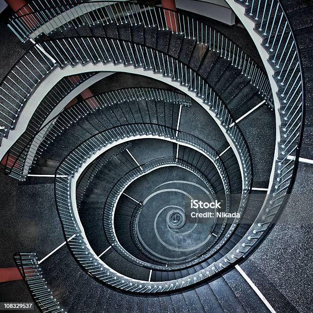 Spiral Wendeltreppe Stockfoto und mehr Bilder von Wendeltreppe - Wendeltreppe, Majestätisch, Rätsel