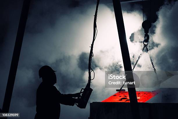 Indústria Metalúrgica - Fotografias de stock e mais imagens de Adulto - Adulto, Calor, Cobre