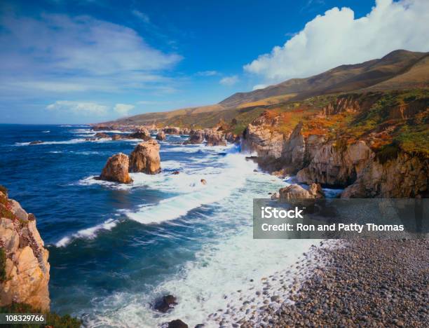 Big Sur Küste Kaliforniens Stockfoto und mehr Bilder von Küstenlandschaft - Küstenlandschaft, Monterey - Kalifornien, Strand