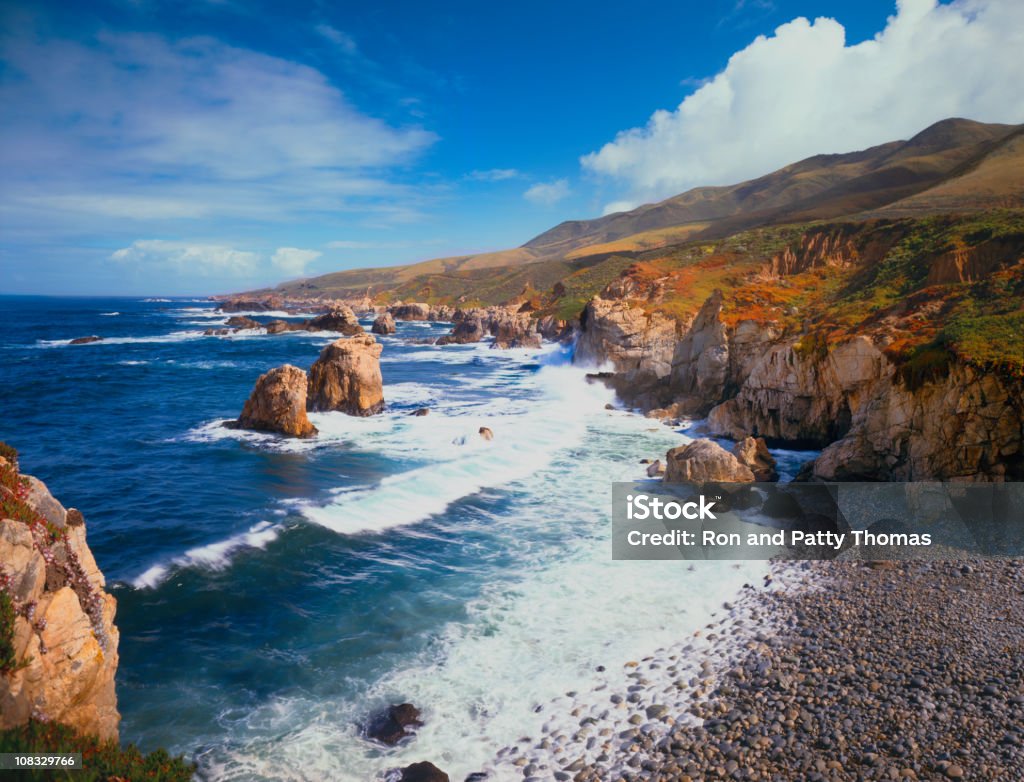 Costa del Big Sur in California - Foto stock royalty-free di Costa - Caratteristica costiera