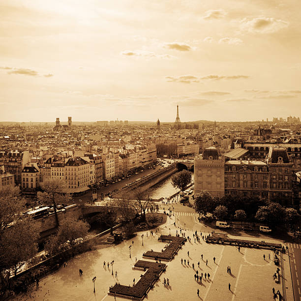 istock Paris, France 108329771