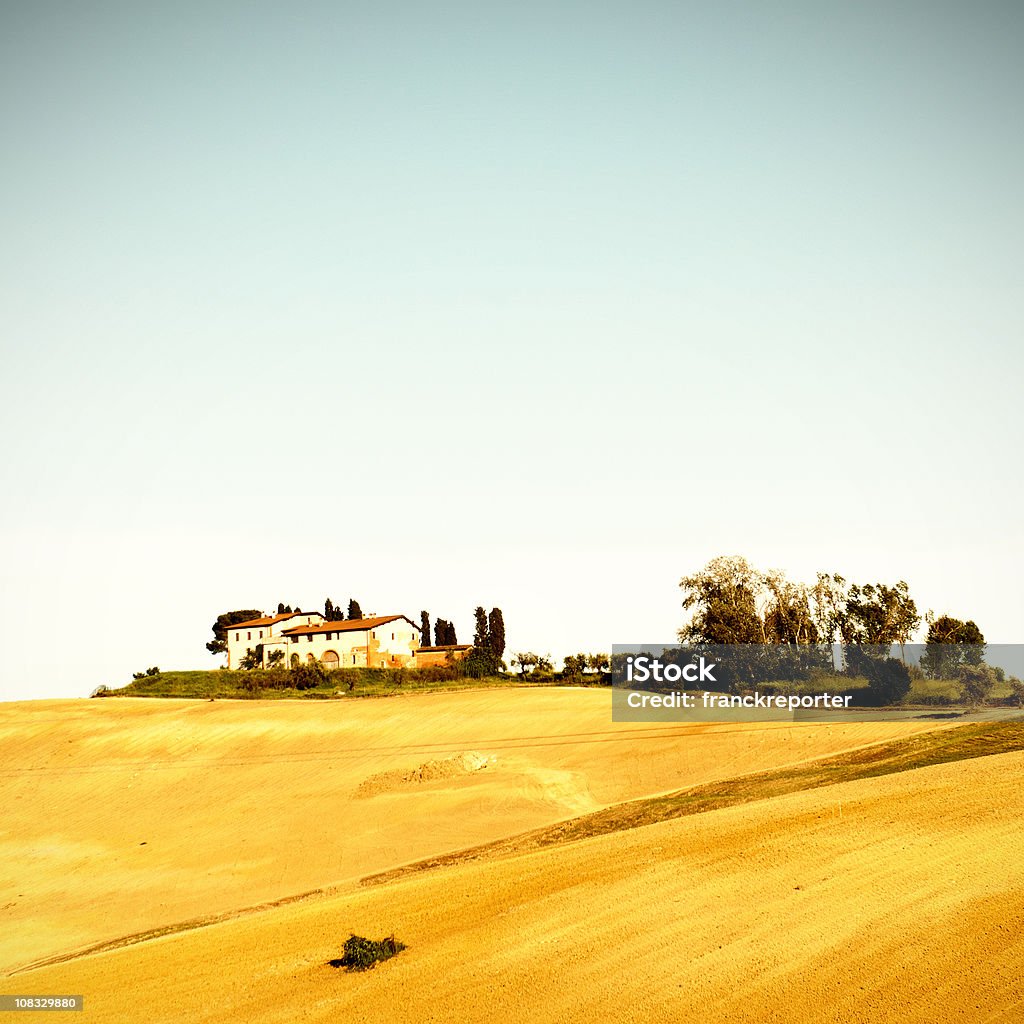 Casa da fazenda no Toscana terra - Foto de stock de Ajardinado royalty-free