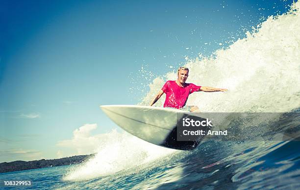Foto de De Surfe e mais fotos de stock de Esportes Extremos - Esportes Extremos, Pessoas, Rosa - Cor
