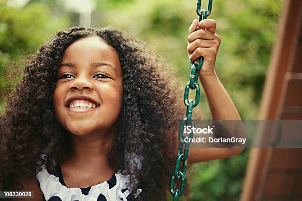 Menina A Brincar - Fotografias de stock e mais imagens de Criança - Criança, Afro-americano, Brincalhão