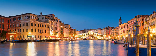 rialto-brücke, venedig - venice italy italy rialto bridge italian culture stock-fotos und bilder