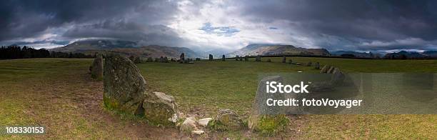 Foto de Antiga Círculo De Pedra De Castlerigg Cloudscape Montanhosa Espetacular Lake District Reino Unido e mais fotos de stock de Círculo de Pedra