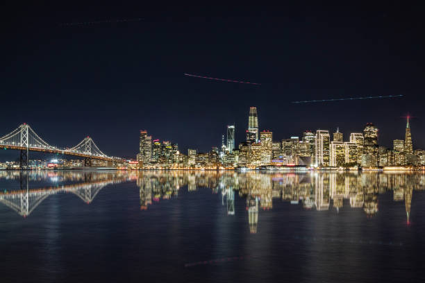 skyline de san francisco - san francisco county skyline panoramic night fotografías e imágenes de stock