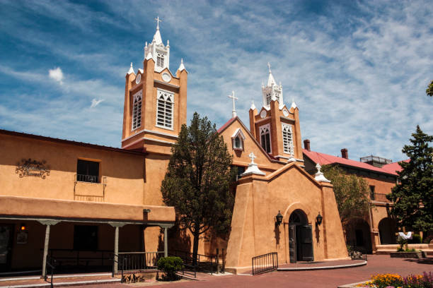 chiesa di san felipe de neri ad albuquerque, nuovo messico - albuquerque catholicism church new mexico foto e immagini stock