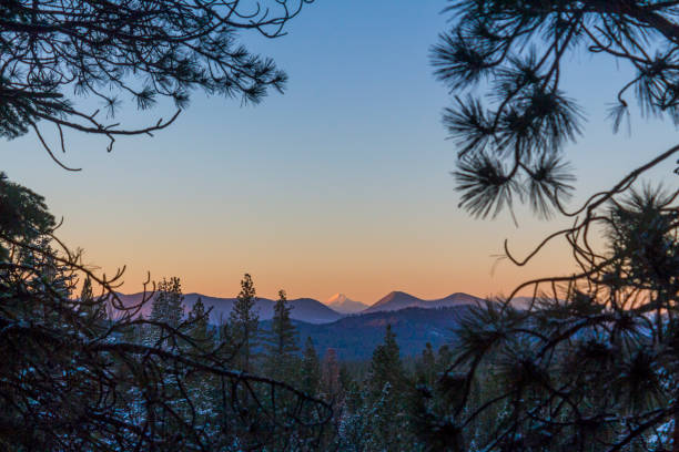 tramonto epico dell'oregon meridionale - lava beds national monument foto e immagini stock