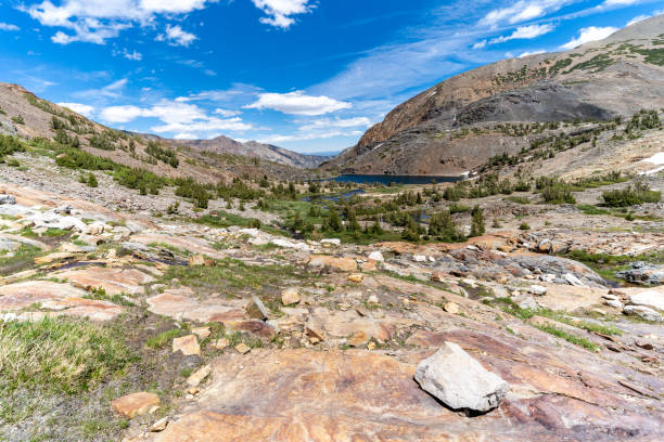 20 lakes basin backpacking and wilderness hiking the california eastern sierra nevada - saddlebag imagens e fotografias de stock