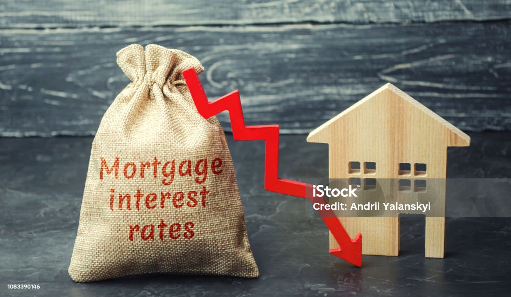 Bag with the money and the word Mortgage interest rates and arrow to down and house. Low interest in mortgages. Reducing interest payments for mortgages. The fall in housing rates on credit. Low housing demand Interest Rate Stock Photo