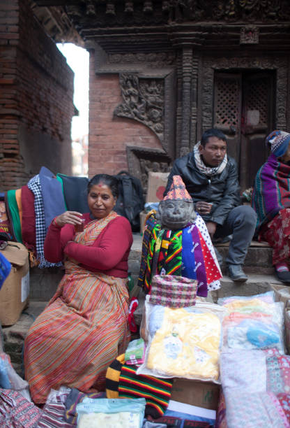 mercato locale a patan, nepal - nepal bazaar kathmandu textile foto e immagini stock