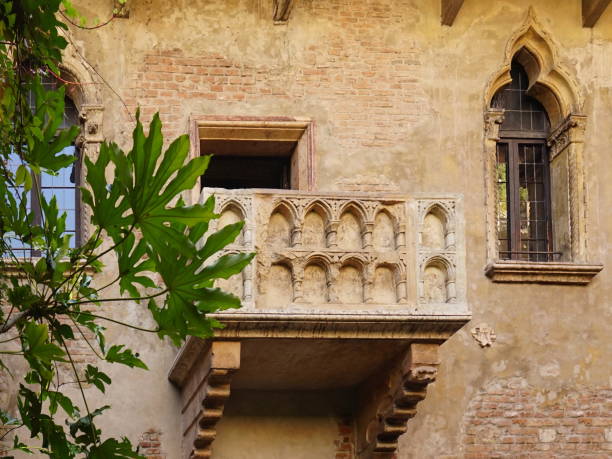 balcon de juliette - travel juliets balcony balcony europe photos et images de collection