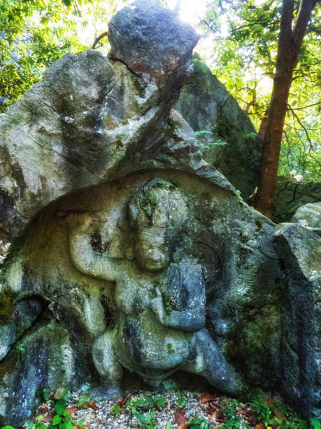 istock Feilai Feng grottoes 1083441194