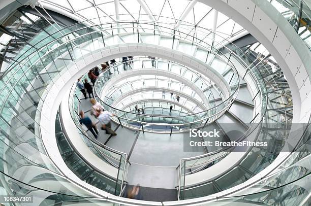 Escalera De Caracol Foto de stock y más banco de imágenes de Escalera de caracol - Escalera de caracol, Arquitectura, City Hall de Londres