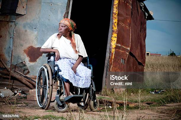 코사어 여자 휠체어 빈곤에 대한 스톡 사진 및 기타 이미지 - 빈곤, 아프리카, 장애
