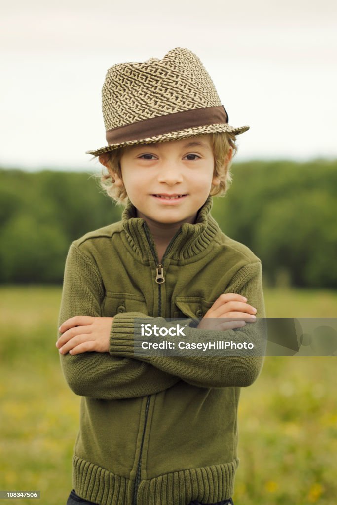 Шляпа-федора в мужском стиле - Стоковые фото Ребёнок роялти-фри