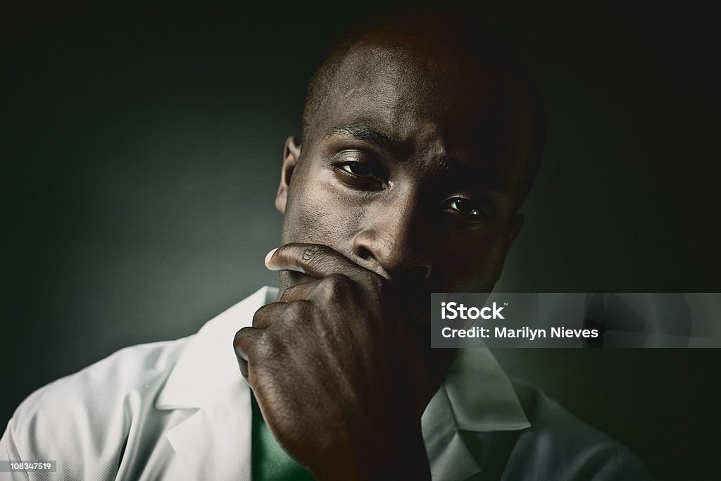 Rosto de um médico experiente - Foto de stock de Doutor royalty-free