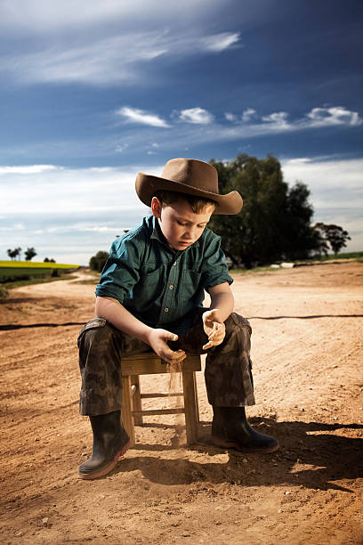 menino de país - full length one person action australian culture - fotografias e filmes do acervo