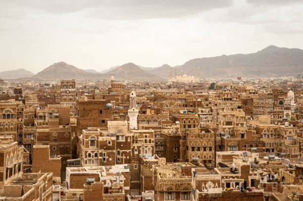 la città vecchia di sana'a, yemen - yemen foto e immagini stock
