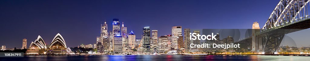 Puente del Puerto de Sydney en Australia y de los edificios de la ciudad - Foto de stock de Noche libre de derechos