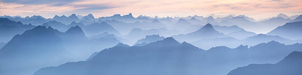 lechtal panorama from 実装ツークシュピッツェ-ドイツ - zugspitze mountain 写真 ストックフォトと画像