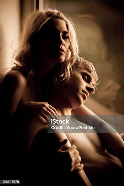 Amantes Romântico - Fotografias de stock e mais imagens de Amor - Amor, Comportamento sexual humano, Noite